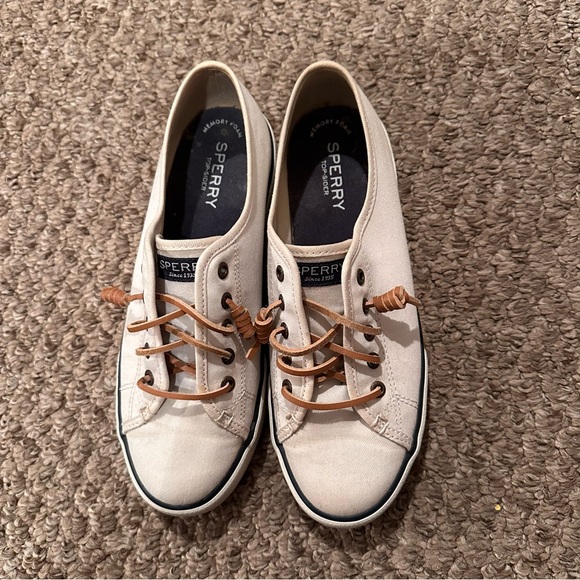 Off White Sperry 7.5 Slip On Shoes - Picture 1 of 4